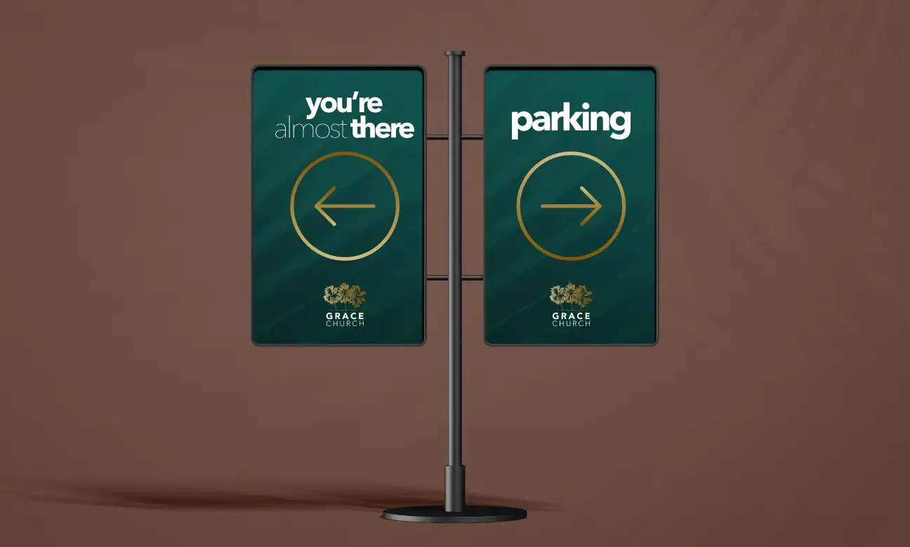 Directional signs for parking with arrows.